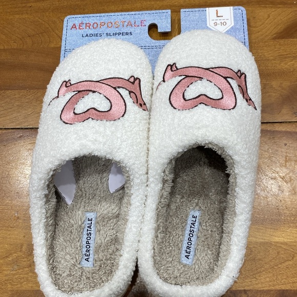 NWT.  Aeropostale, ladies’ size 9-10 (L), slippers. - Picture 4 of 14